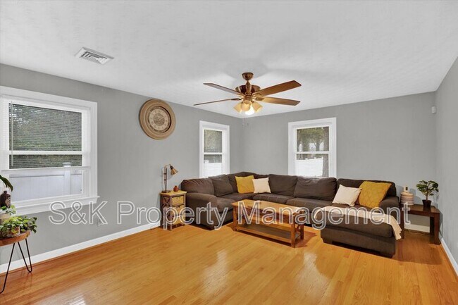 Building Photo - 5524 Briarwood Ln