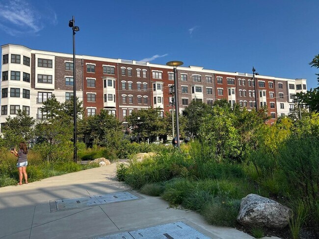 Building Photo - 1300 Grand St