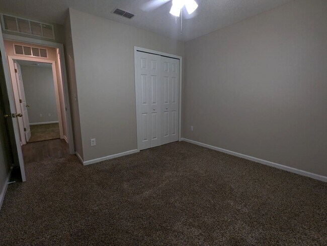 Building Photo - GREAT 3/2 Duplex READY FOR IMMEDIATE MOVE-...