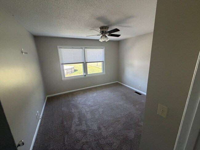 Building Photo - 2217 Aspen Ave