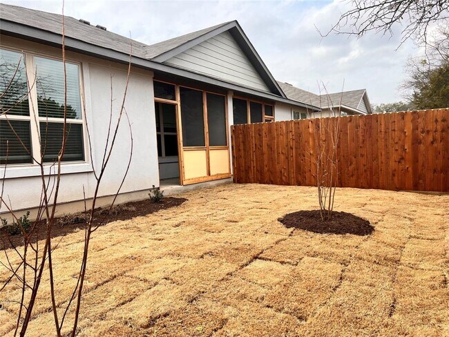 Building Photo - 444 Parkline Dr