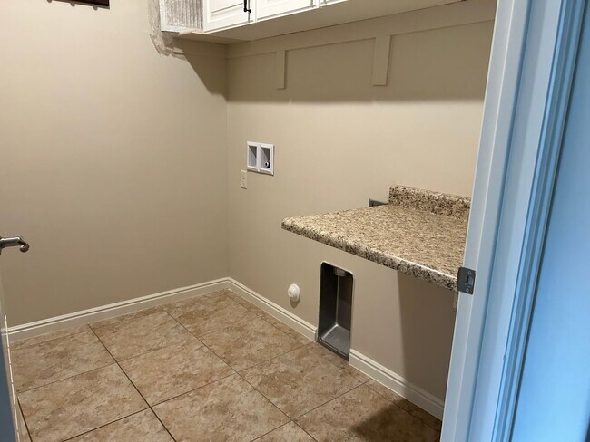 Building Photo - Spacious Single-Level Living in St. George!