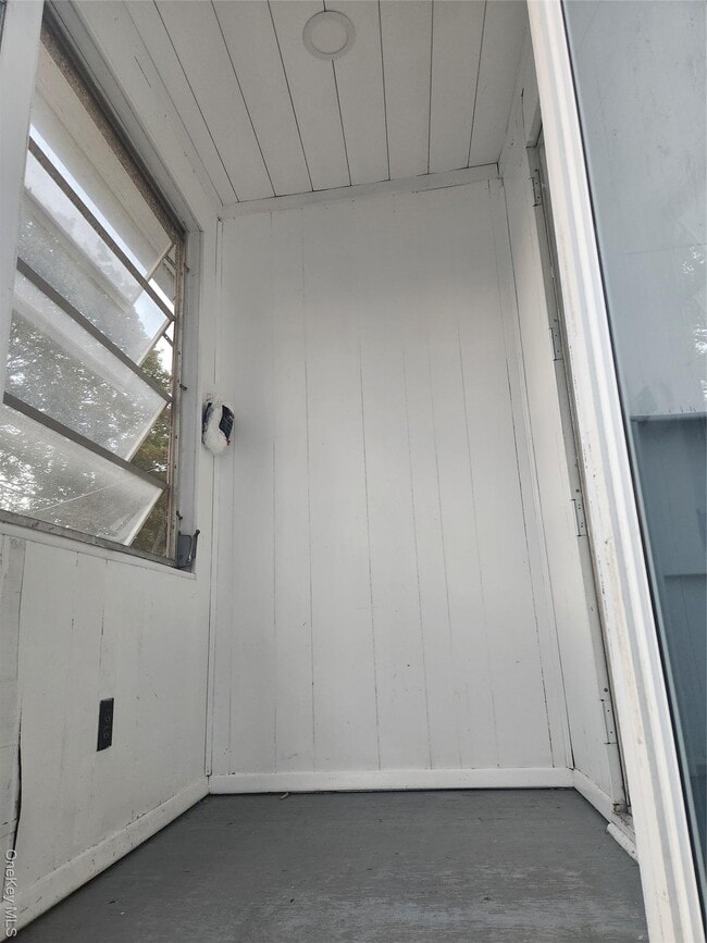 Building Photo - 124 Corlies Ave