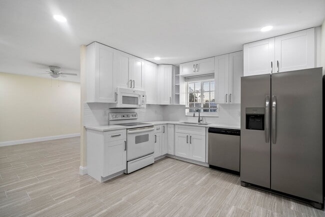 Building Photo - ANNUAL RENTAL - 2 Bedroom, 1 Bath w/ Garag...