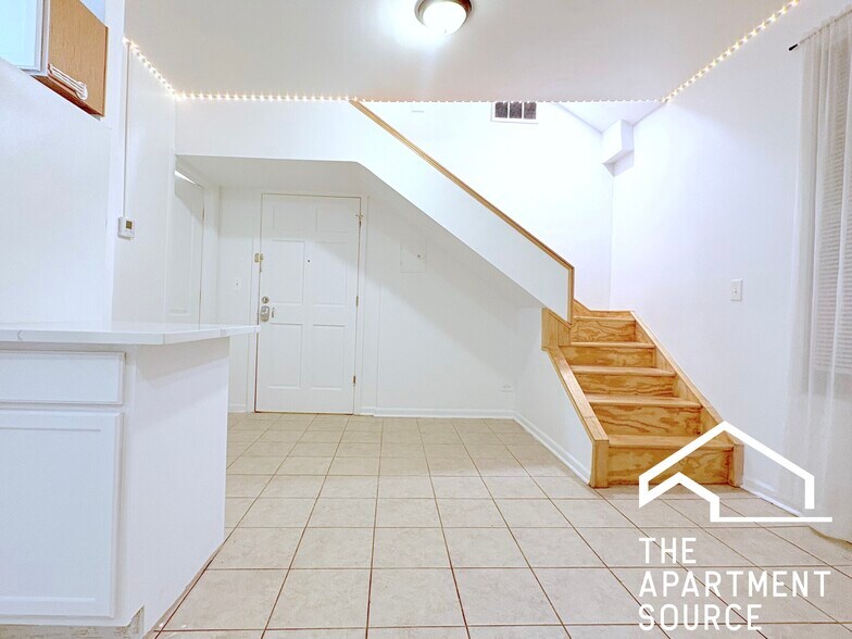 Building Photo - 1900 S Throop St