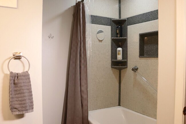 Building Photo - Comfy & Chic Council Bluffs Retreat - 2BR 1B