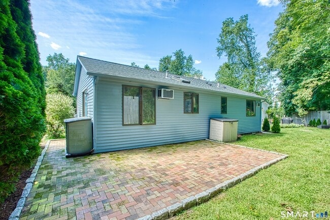Building Photo - 25 Oakview Cir
