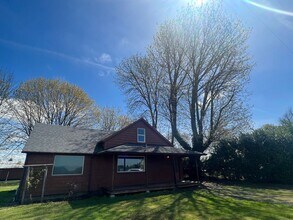 Building Photo - Yard Care Included - Junction City Farm Home