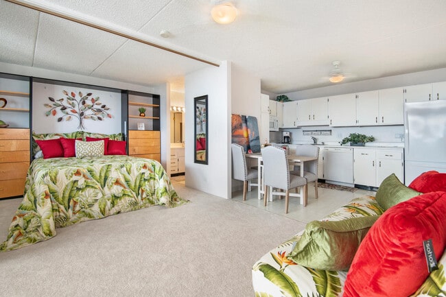 Building Photo - 2240 Kuhio Ave