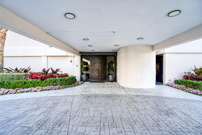 Building Photo - 5380 N Ocean Dr