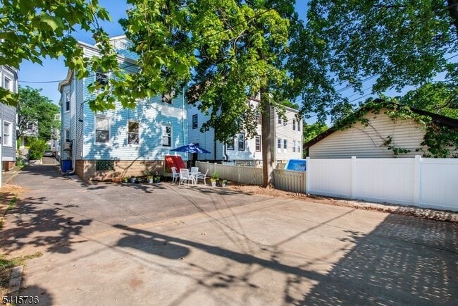 Building Photo - 207 Hillside Ave