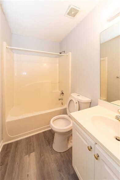 Building Photo - 811 Sugar Oak Ln