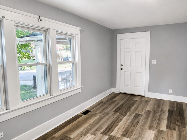 Building Photo - Three-bedroom one bathroom home for rent
