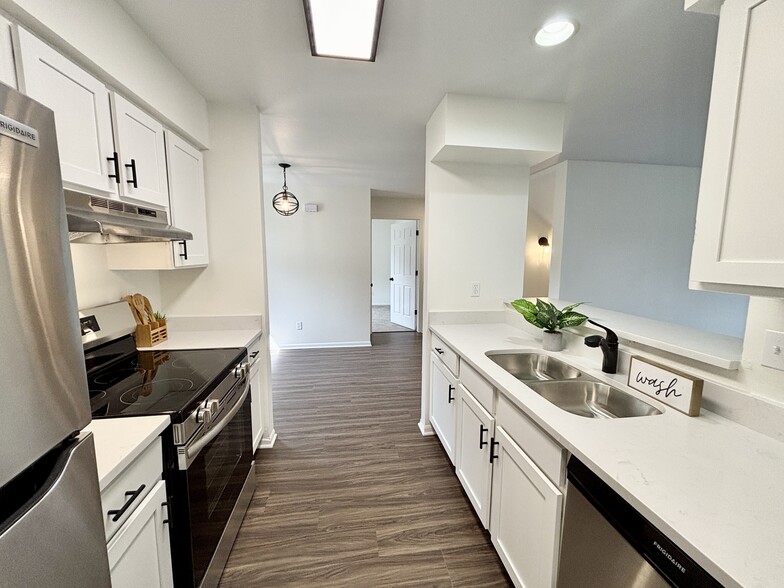 Building Photo - Crown Ridge Apartments