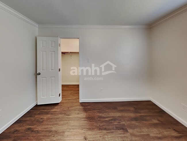 Building Photo - 3347 Bent Spring Ct