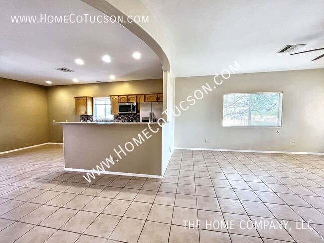 Building Photo - 10076 S Honeysuckle Dr