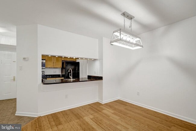 Building Photo - 1029 N Stuart St
