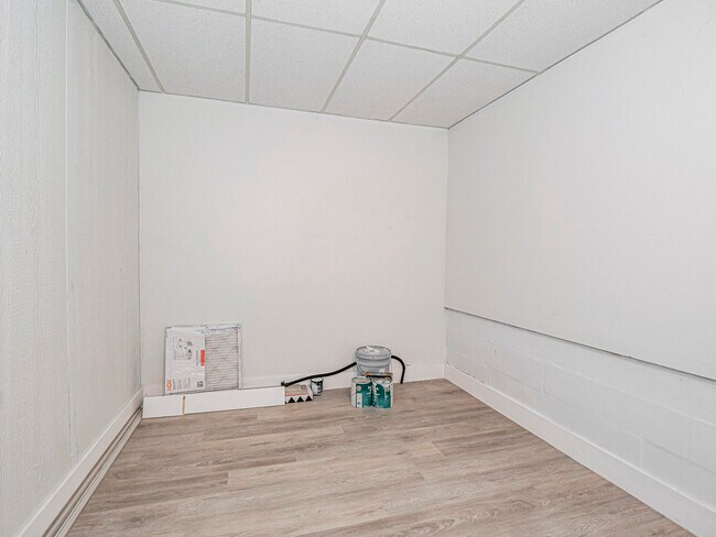 Building Photo - 734 5th Pl SW