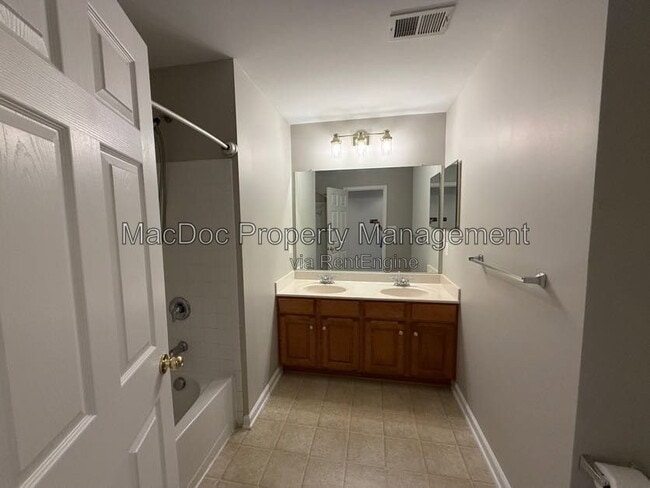 Building Photo - 1404 Graham Dr