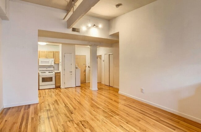 Building Photo - 1034 Clinton St