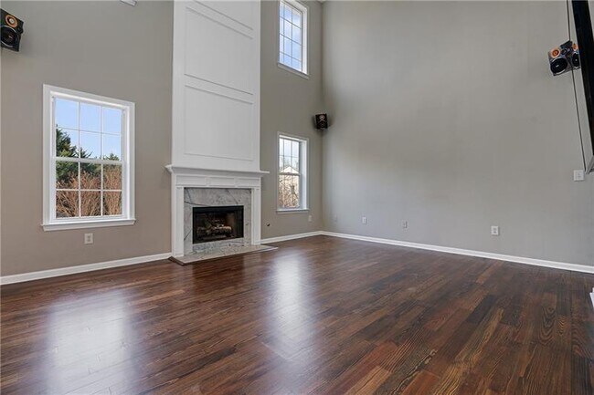 Building Photo - 1620 Grand Jct