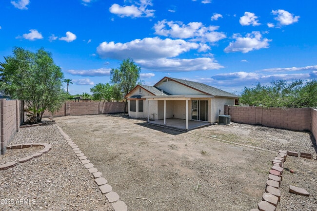 Building Photo - 1060 W Mesquite Ave