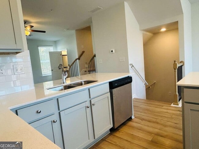 Building Photo - 140 Reese St