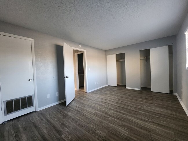 Building Photo - ** HALF OFF 1ST MONTH'S RENT WITH 13 MONTH...