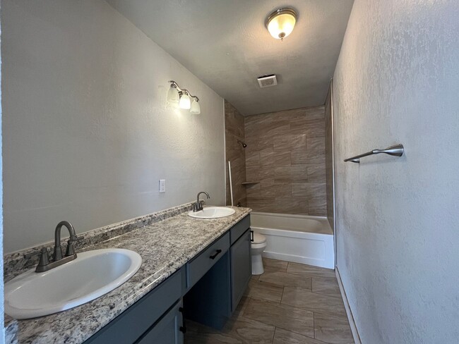 Building Photo - HOUSING VOUCHERS ACCEPTED