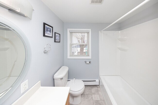 Building Photo - 48 Ray St