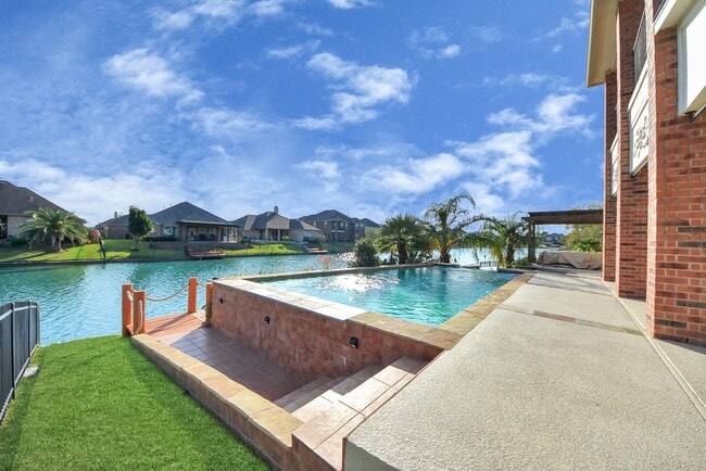 Building Photo - 17859 Camp Cove Dr