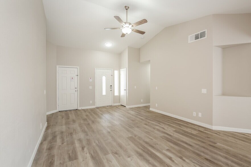 Building Photo - 3227 W Verde Way