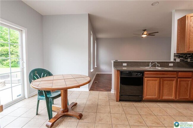 Building Photo - 835 Spring White Dr