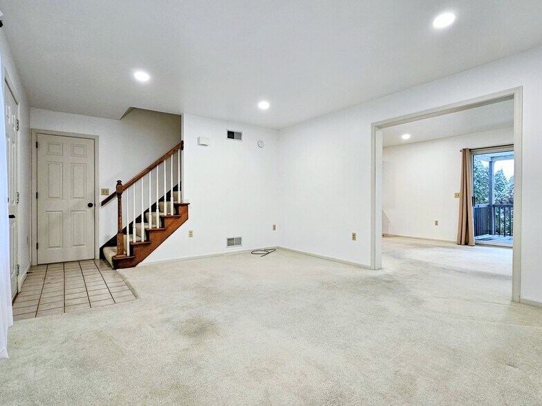 Building Photo - 357 Acorn Cir