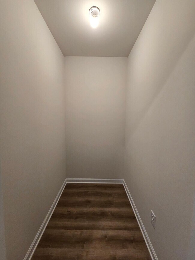 Building Photo - 1785 Snead Dr