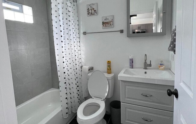 Building Photo - 4358 N Oak Park Ave