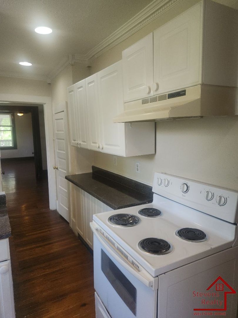 Building Photo - 117 N Main St