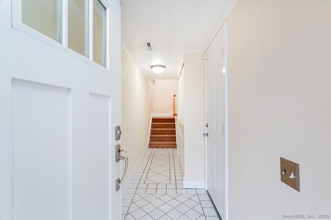 Building Photo - 13 Lawson Ln