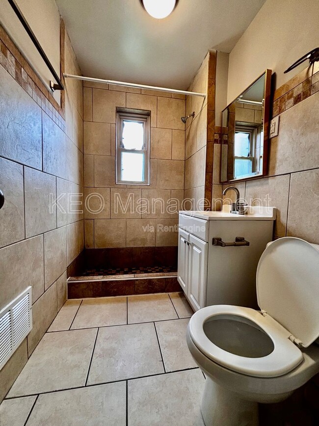 Building Photo - 231 E Xenia Dr