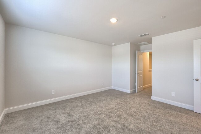 Building Photo - New Townhome in a prime location in Gallatin