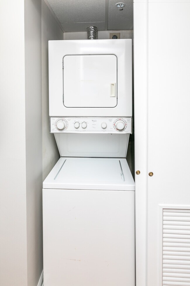 Building Photo - 63rd Street