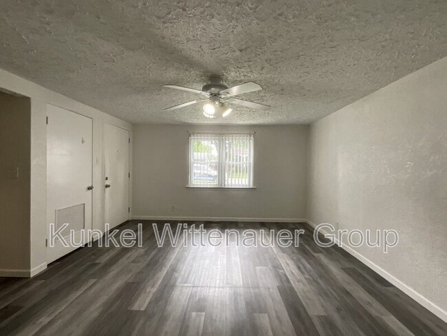 Building Photo - 210 Howard Dr