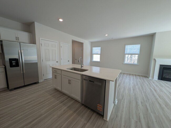 Building Photo - Beautiful New Build Home located in the Cardinal Creek Community!