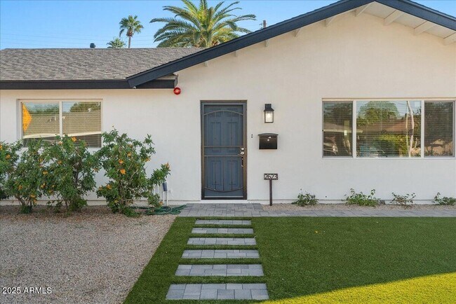 Building Photo - 2623 N 74th Pl