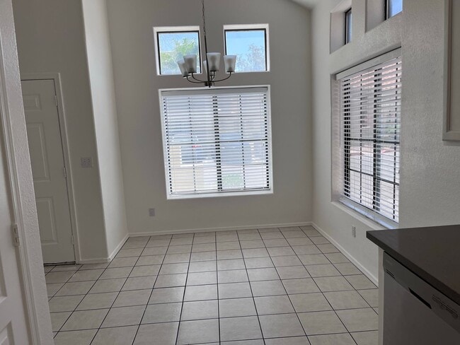 Building Photo - COMING SOON! 3 bed 3 bath Town house with ...