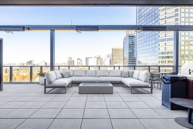 Building Photo - 55 Lagrange St