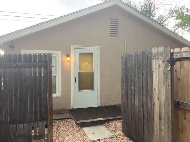 Building Photo - 2-1512 E Routt Ave