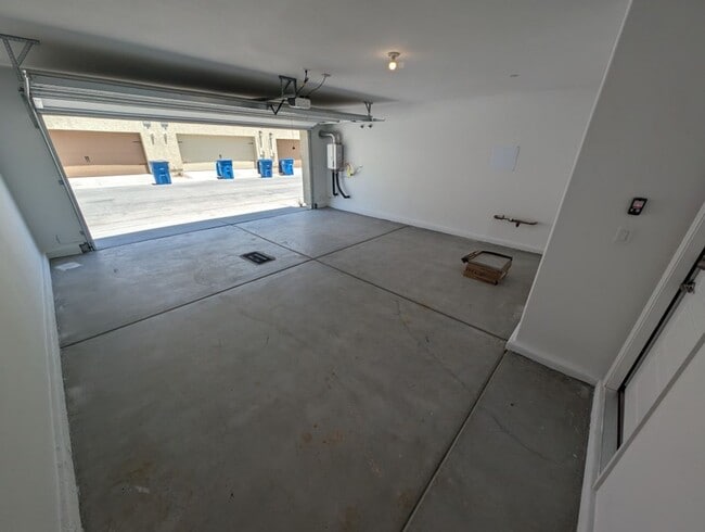 Building Photo - 3509 Golden Chariot Ave