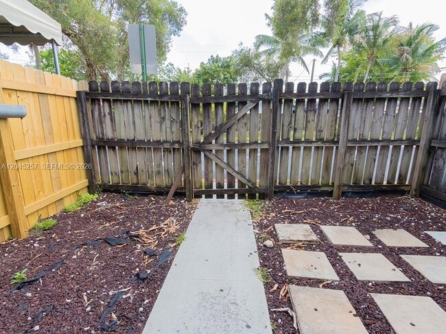 Building Photo - 4648 NW 9th Dr