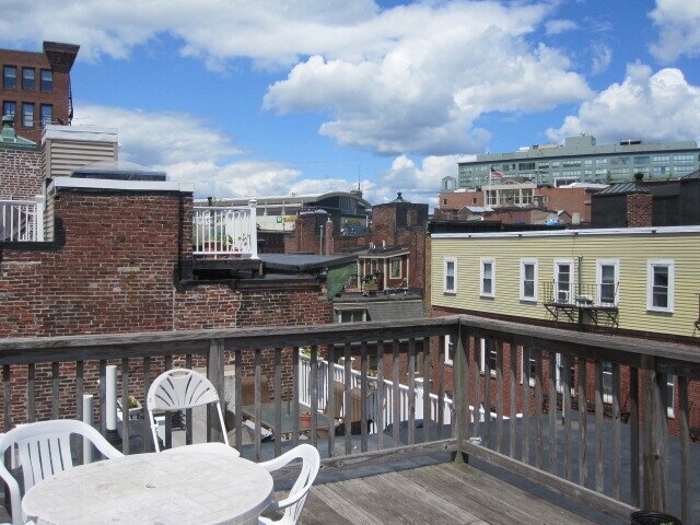 Building Photo - 18 Thacher St